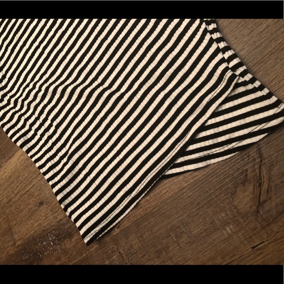 Striped Crop Top - Picture 2 of 3